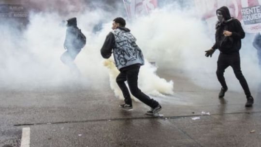 Marcha universitaria: 90 millones de pesos costará arreglar los destrozos en la plaza del Congreso