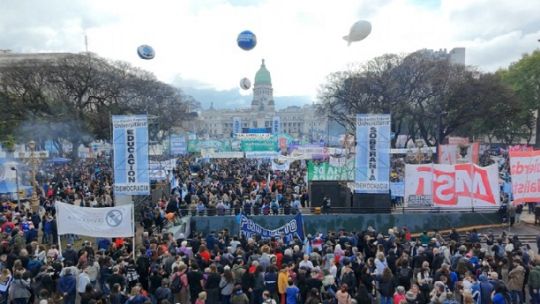 La guerra de los claustros: cuando la protesta estudiantil define un signo político