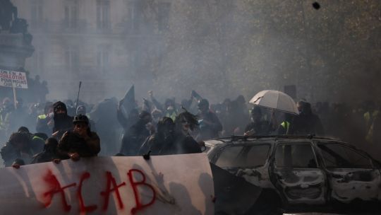 Inflación, ajuste y protestas en Francia: la crisis de Macron que Milei utiliza para reivindicar sus políticas económicas