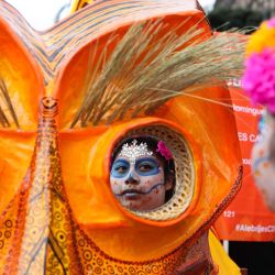 Imagen de una escena del 18° Desfile y Concurso de Alebrijes Monumentales del Museo de Arte Popular, en la Ciudad de México, capital de México. Los alebrijes son esculturas de arte popular, de colores vivos, que representan criaturas fantásticas. | Foto:Xinhua/Ding Hongfa