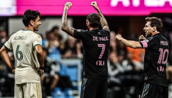Messi y De Paul vs Junior Alonso