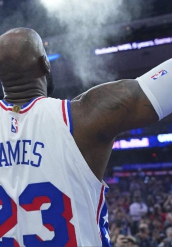 LeBron James con los 76ers 