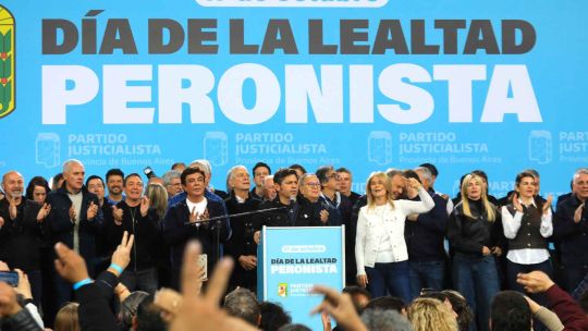 Acto peronista en La Matanza: Axel Kicillof y Fernando Espinoza convocaron a la unidad frente a más de 20 mil personas