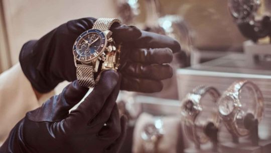 Cómo transformar tu reloj en una joya: el secreto de estilista que cambia todo el look