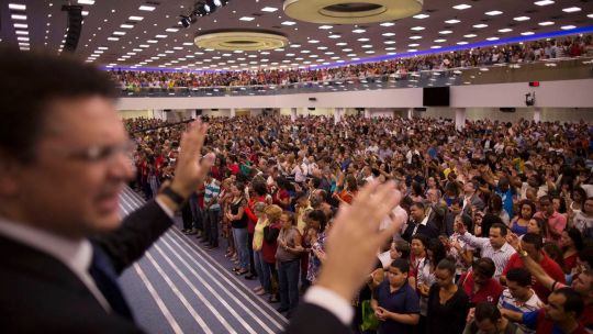 Iglesias pentecostales en América Latina: en RDI se explicó su expansión y el vínculo con Estados Unidos
