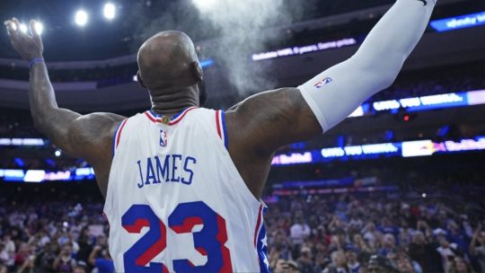 LeBron James con los 76ers