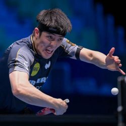 El alemán Dang Qiu compite contra el sueco Anton Kallberg durante la semifinal masculina del Campeonato Europeo de Tenis de Mesa Individual ETTU 2026 en el Arena Stozice en Ljubljana, Eslovenia. | Foto:Jure Makovec / AFP