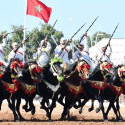 Imagen de una escena durante la Tbourida, una exhibición ecuestre marroquí, en el 17° Salón del Caballo de El Jadida, en El Jadida, Marruecos. La Tbourida es una exhibición ecuestre marroquí que se remonta al siglo XVI. En 2021 fue inscrita en la Lista Representativa del Patrimonio Cultural Inmaterial de la Humanidad de la UNESCO. | Foto:Xinhua/Aissa