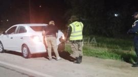 Durante el operativo, los uniformados detuvieron un Chevrolet Prisma blanco para efectuar controles de identificación. Sin embargo, al revisar el vehículo descubrieron los ejemplares de trucha arcoíris almacenados entre bolsas de nylon.