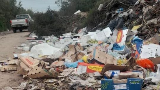 Millonaria multa a una verdulería de Villa Allende por arrojar residuos en Córdoba