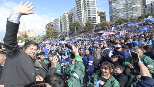 Axel Kicillof participó del acto de los Juegos Bonaerenses y criticó a Milei