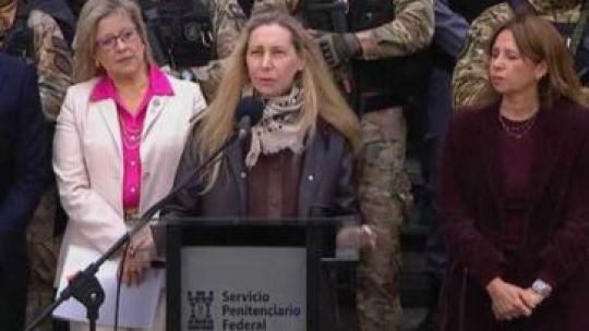Las redes se divierten con el accidentado discurso de Karina Milei