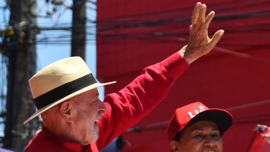 With selfies and squats, Brazil's Lula fights for one last comeback