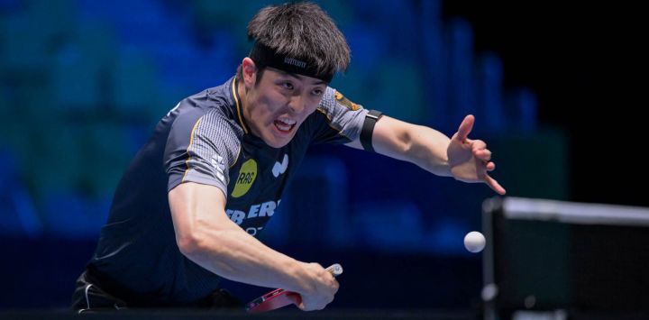 El alemán Dang Qiu compite contra el sueco Anton Kallberg durante la semifinal masculina del Campeonato Europeo de Tenis de Mesa Individual ETTU 2026 en el Arena Stozice en Ljubljana, Eslovenia.