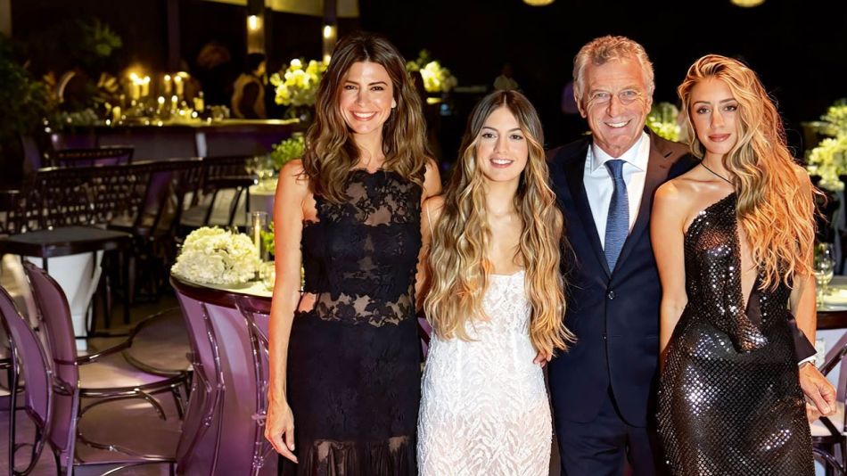 Antonia Macri, junto a su papá, el ex presidente Mauricio Macri y Juliana Awada con su hija mayor Valentina Barbier.