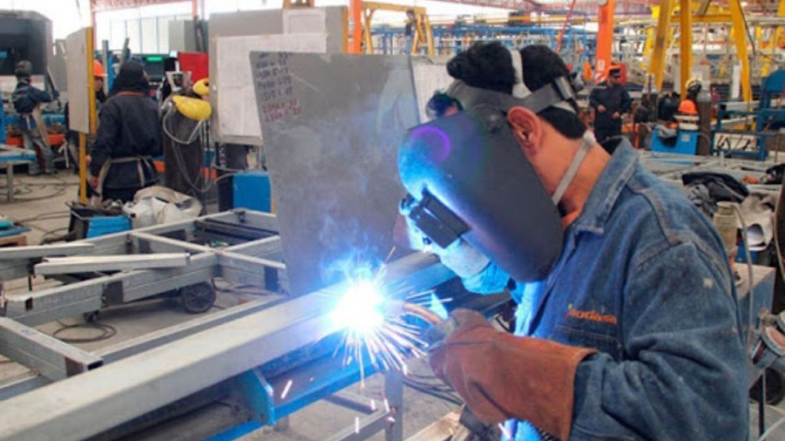 Economic activity down 1.7% year-on-year in August