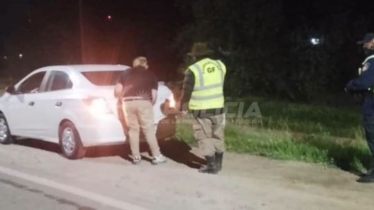 Llevaba 42 truchas arcoíris en el baúl y lo descubrieron en un control sobre la Ruta 237