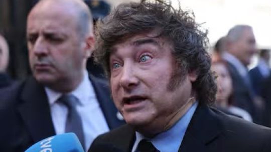 El Financial Times puso la lupa sobre el plan de Milei y alertó por una economía estancada de cara a las elecciones de 2027
