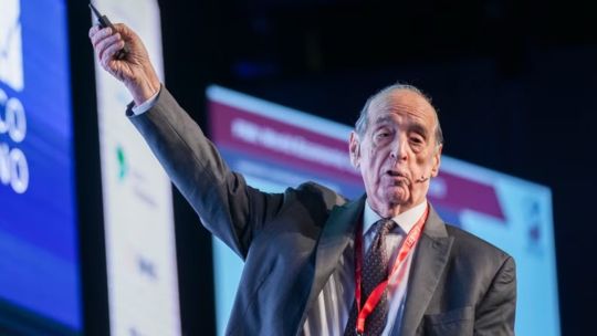 Ricardo Arriazu advirtió por la incertidumbre financiera global y cuestionó la falta de confianza en la Argentina
