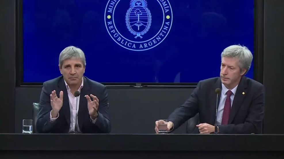 Luis Caputo y Santiago Bausili