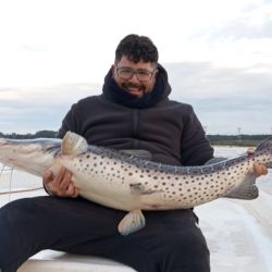 El recorrido de pesca se desarrolla desde aproximadamente los 1.000 metros de la compuerta en dirección a Salto Chico.