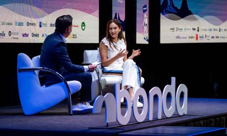 Luciana Aymar compartió su visión sobre liderazgo, trabajo en equipo y cultura de alto rendimiento ante un auditorio repleto. 