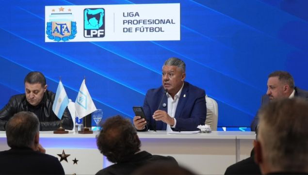 Chiqui Tapia presidiendo el Comité Ejecutivo de AFA
