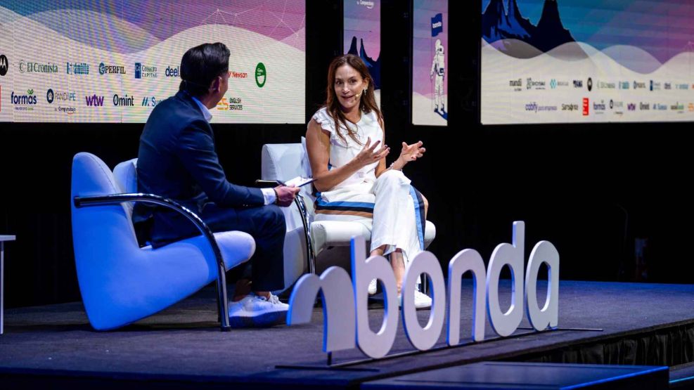 Luciana Aymar compartió su visión sobre liderazgo, trabajo en equipo y cultura de alto rendimiento ante un auditorio repleto. 