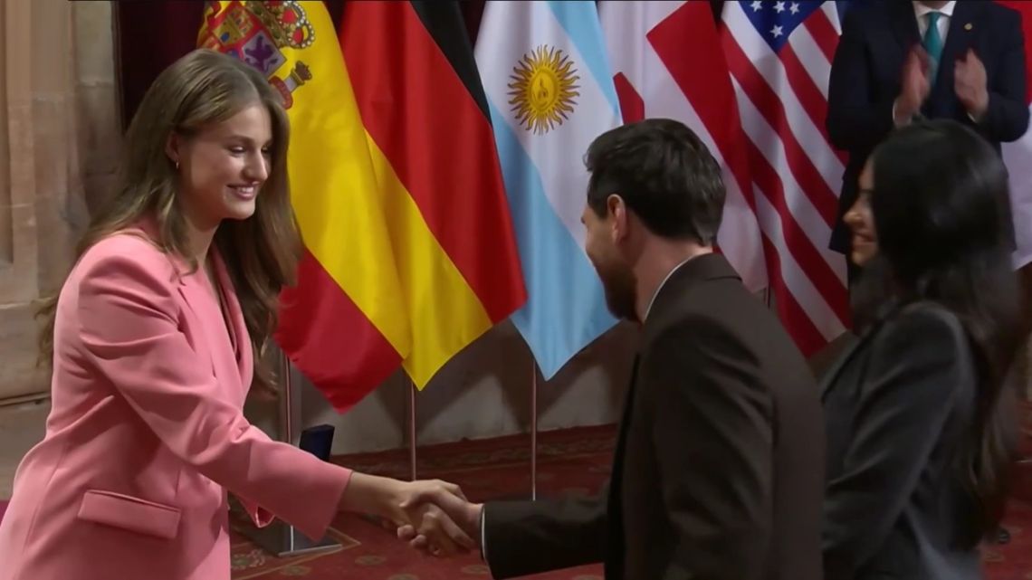 Messi encontra-se com a Princesa Leonor antes de receber o prémio Princesa das Astúrias