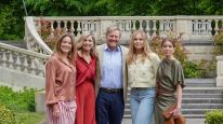 Máxima de Holanda y el rey Guillermo junto a sus hijas