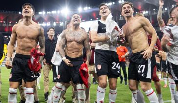 Los jugadores de Estudiantes festejando la clasificación a la final de la Copa Libertadores