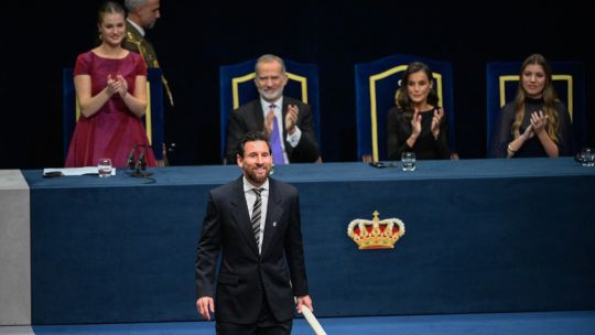 Messi receives top Spanish award from heir to throne