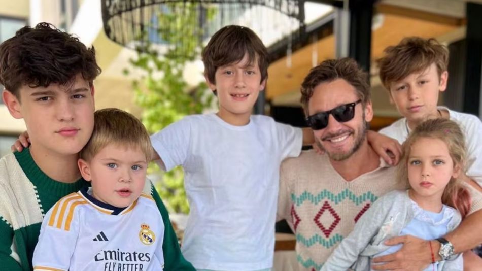 Benjamín Vicuña con sus hijos