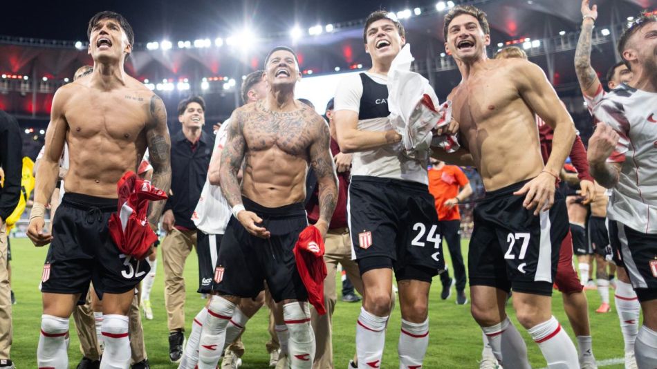 Los jugadores de Estudiantes festejando la clasificación a la final de la Copa Libertadores