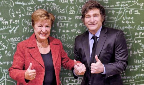 241026_georgieva_milei_pizarron_cedoc_g