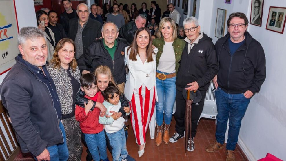 Nicolás junto a dirigentes de la seccional 1°
