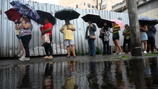 Fuerte lluvias en el sur de Brasil obligaron a reubicar a más de 7.000 electores en Paraná y Santa Catarina