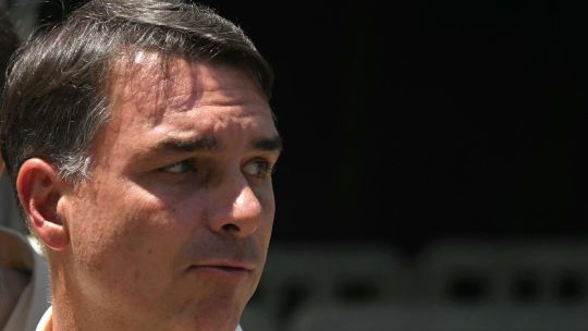 Flávio Bolsonaro says court banned him from leaving Brazil