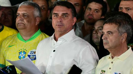 Flávio Bolsonaro dice que la Justicia le prohibió salir de Brasil