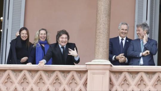 El partido de Flávio Bolsonaro reconoció el triunfo de Lula, mientras Milei sigue en silencio
