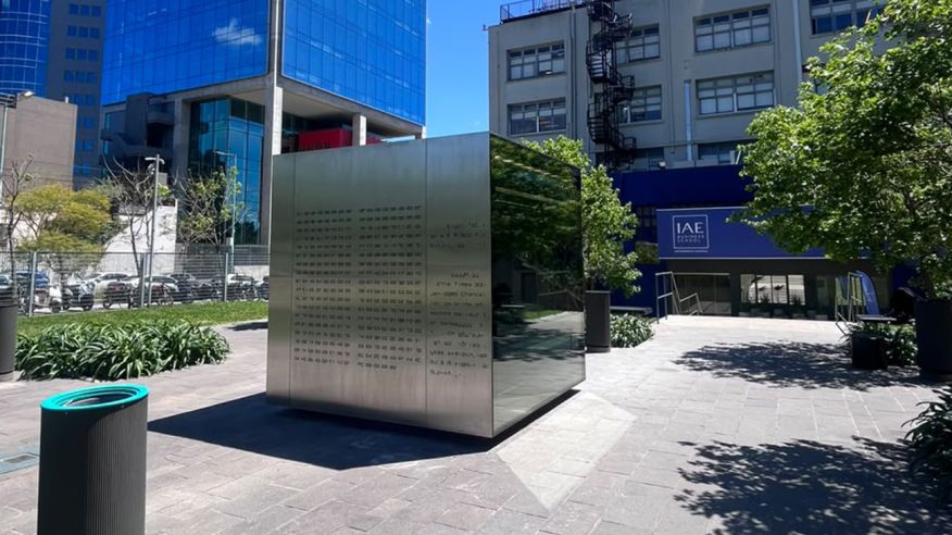 monumento a Satoshi Nakamoto