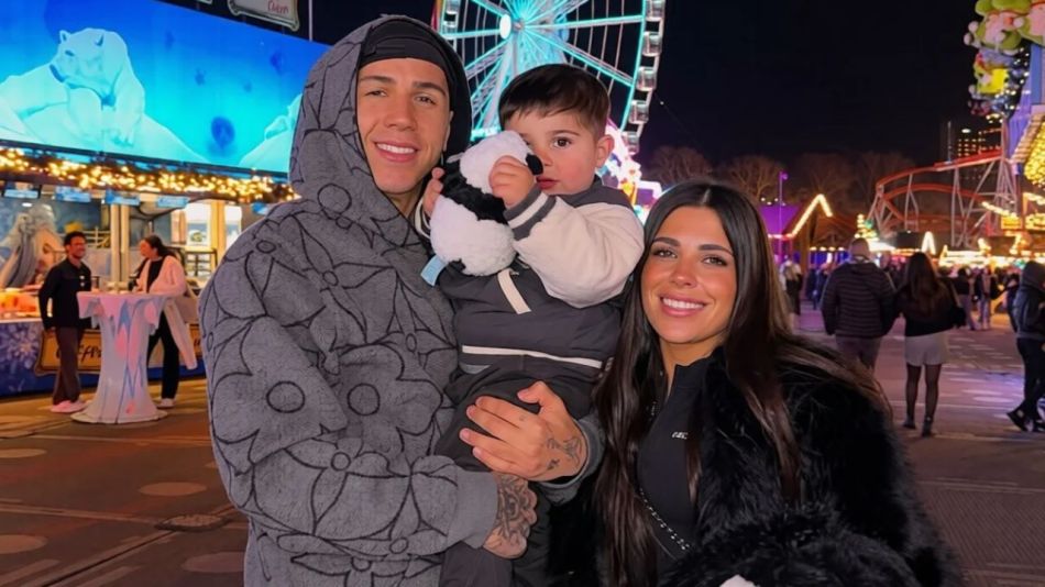 Valu Cervantes y Enzo Fernández con su hijo Benja