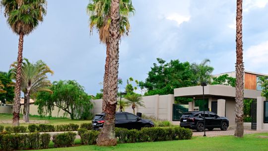 Brazil cancels Flávio Bolsonaro's passports with whereabouts unclear