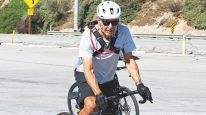 Harrison Ford de paseo en su bicicleta