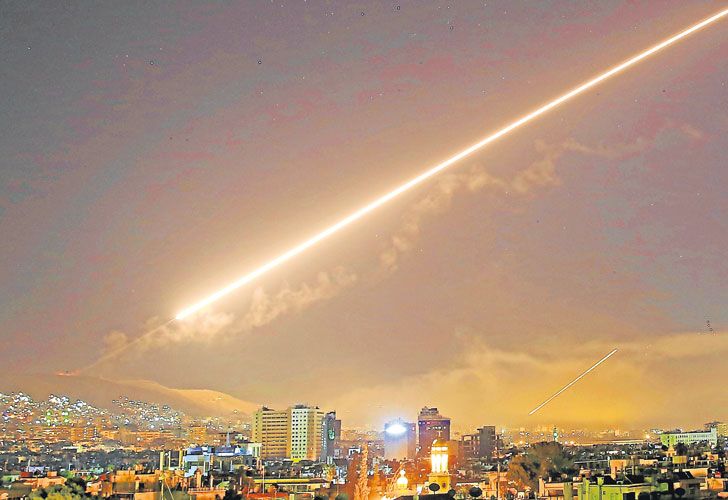 Bombardeo. Los misiles Tomahawk destruyeron edificios del Centro de Estudios y de Investigaciones Científicas de Siria, donde el régimen desarrollaría armas químicas.