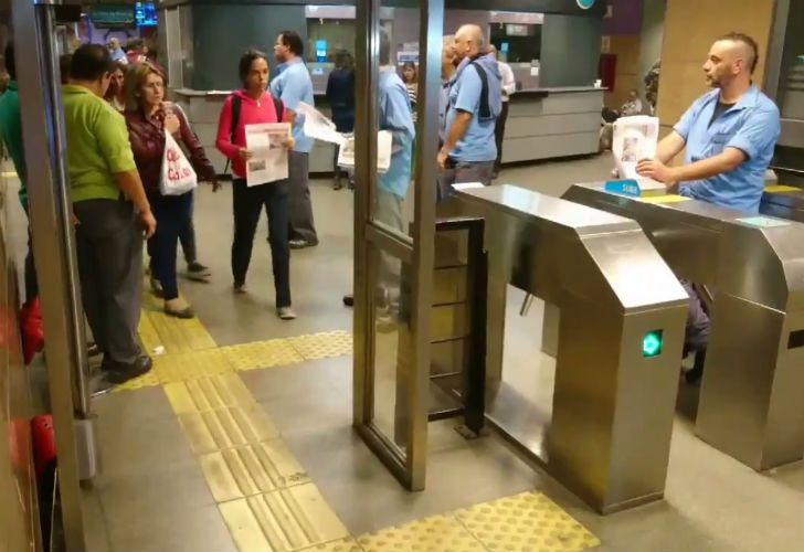 Liberaron los molinetes en la estación San Pedrito de la línea A.