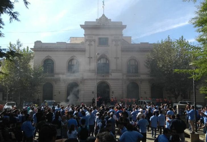 Protesta de choferes frente a la municipalidad de La Matanza.
