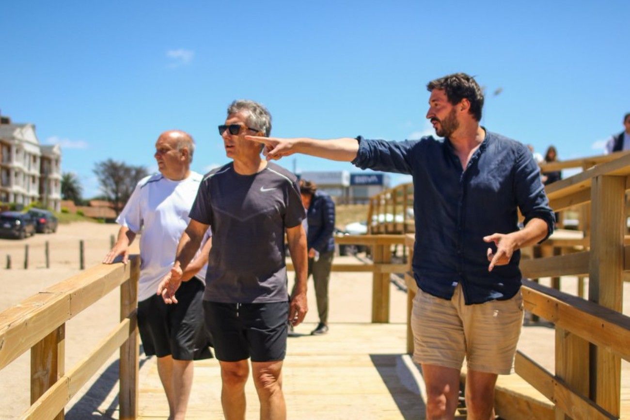 Mauricio Macri junto a Hernán Lombardi en su visita al intendente Martín Yeza de Pinamar.