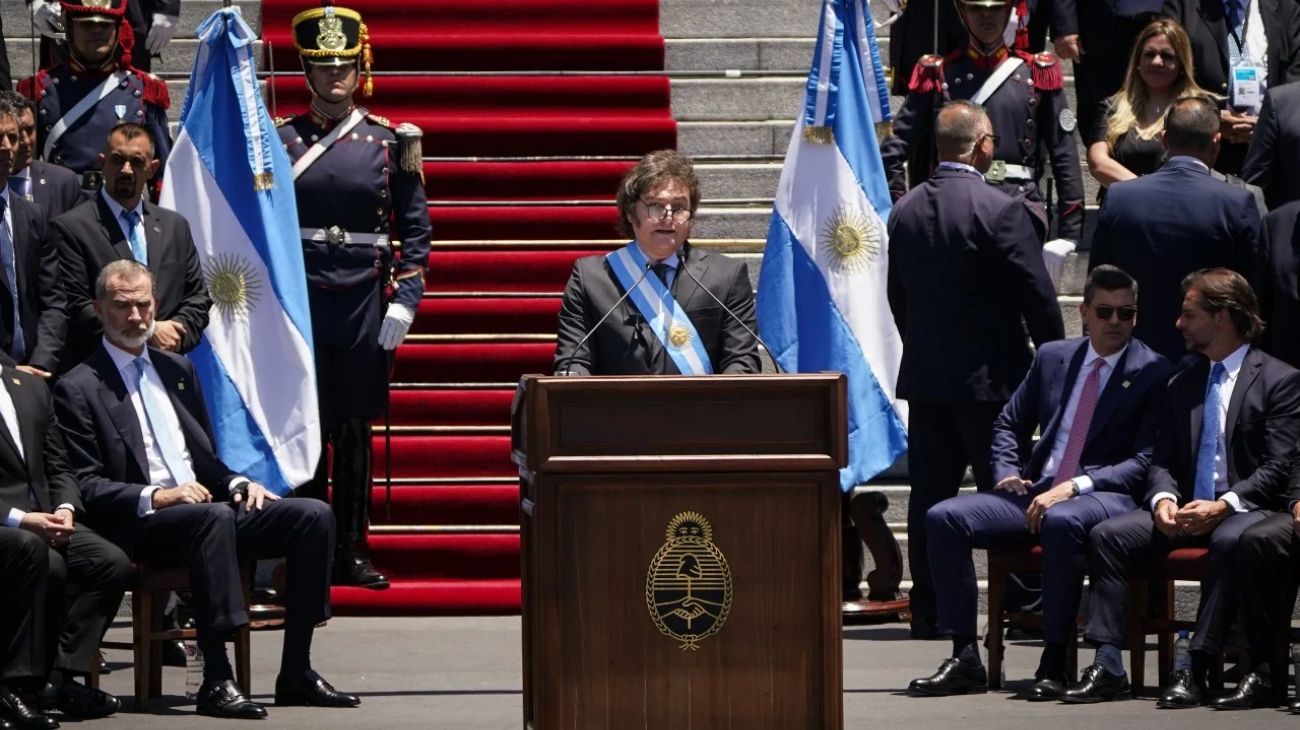 El discurso de asunción de Milei, de espaldas al Congreso.