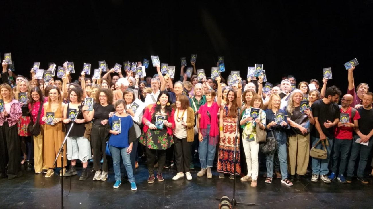 La lectura de Cometierra en el teatro Picadero.